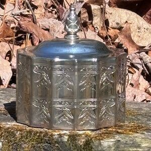 Beautiful Vintage Godinger Silver Plated Trinket Box!